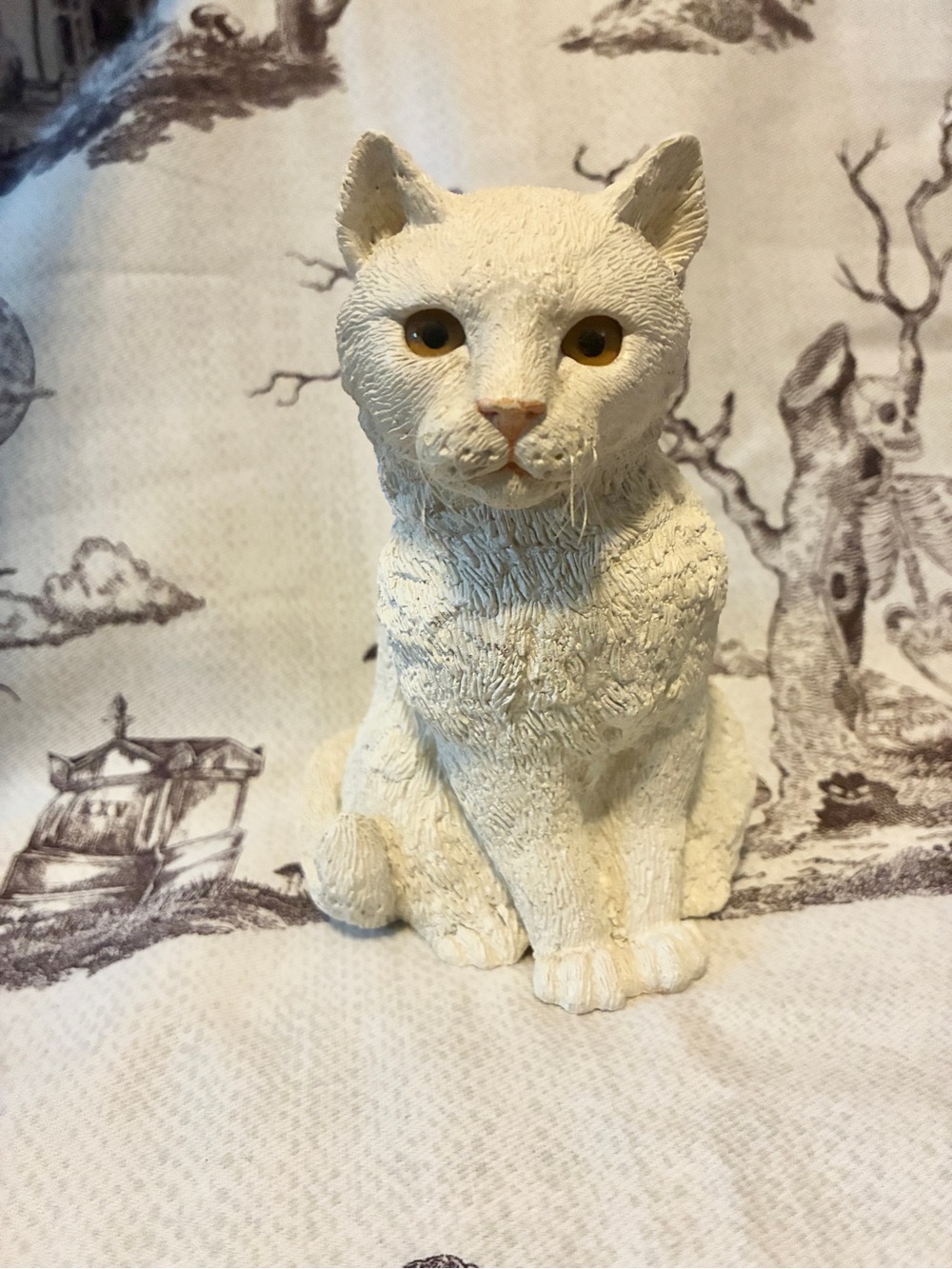 Vintage Ceramic Cat Figurine